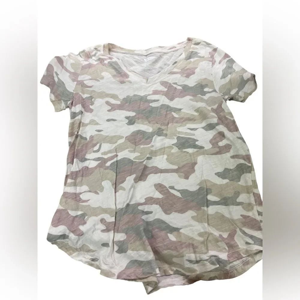 Old Navy size small v necked size small t shirt new without tags never worn